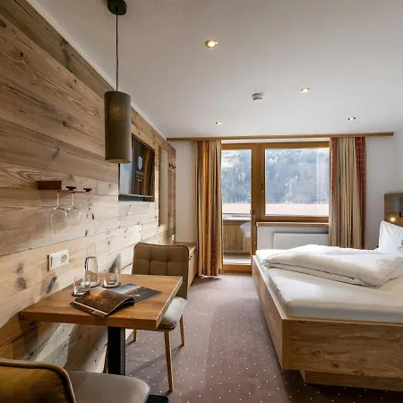Отель Alpenhof Garni Supreme Цель-ам-Циллер