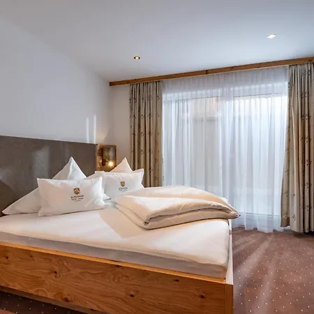 Hotel Alpenhof Garni Supreme 3*